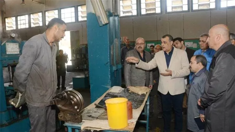 خلال زيارة مفاجئة لشركة هليوبوليس للصناعات الكيماوية.. وزير الإنتاج الحربي: مستمرون في الجولات التفقدية المفاجئة للجهات التابعة
