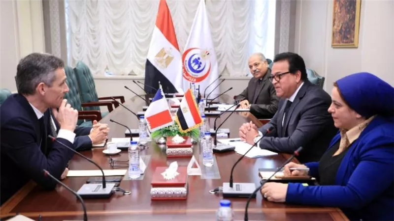 مصر وفرنسا تتفقان على استمرار عمل المستشفي الميداني 