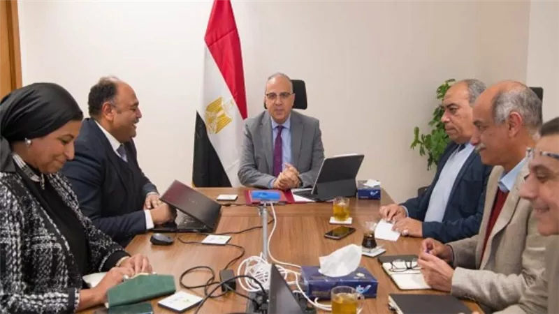 وزير الري يتابع إجراءات مراجعة وتطوير الخطة القومية للموارد المائية حتى 2050