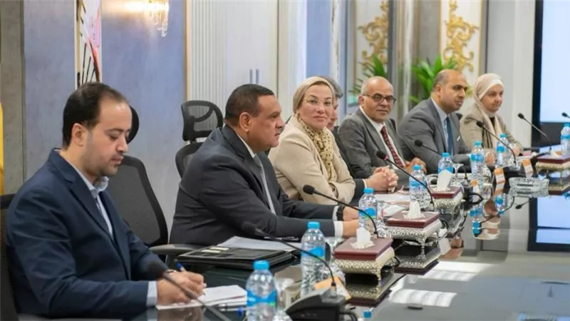 وزير الإنتاج الحربي يبحث مستجدات محطة تحويل المخلفات لطاقة كهربائية بأبو رواش (صور)