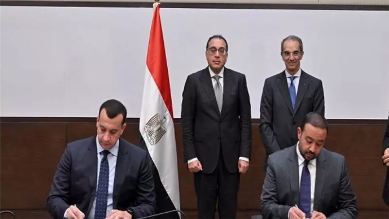 رئيس الوزراء يشهد مراسم توقيع منح رخصة تشغيل خدمات الجيل الخامس للتليفون المحمول (صور)