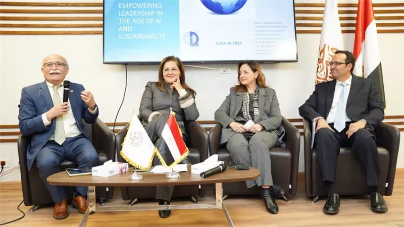 وزيرة التخطيط تفتتح المائدة المستديرة بعنوان 