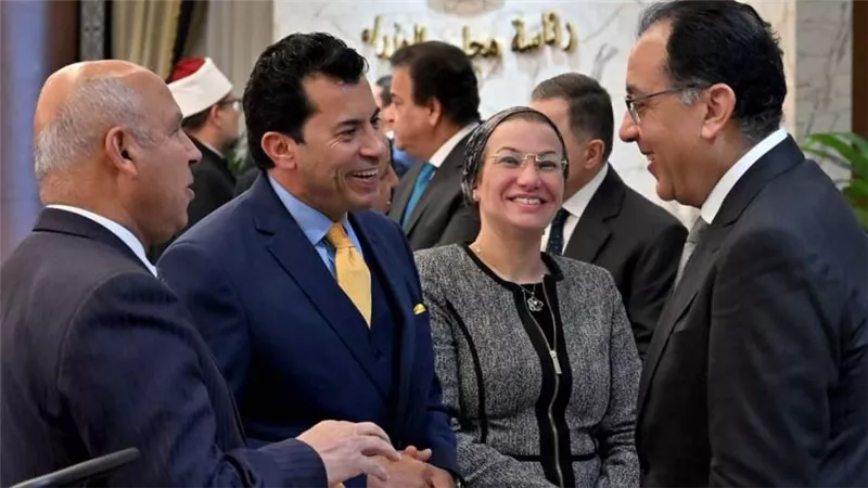 وزير الشباب والرياضة يستعرض إجراءات التعامل مع ممارسات عنف وشغب الملاعب