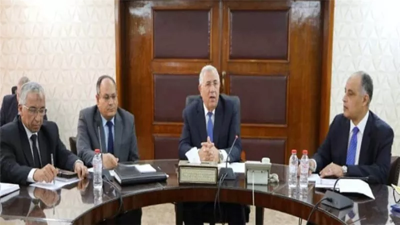 وزير الزراعة يبحث مع قيادات الوزارة التوسع فى تقديم وتطوير خدمات الإرشاد الزراعي (صور)