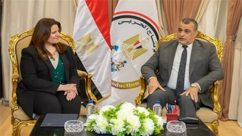 وزير الإنتاج الحربي يستقبل وزيرة الهجرة لبحث التعاون لدعم المصريين بالخارج (صور)