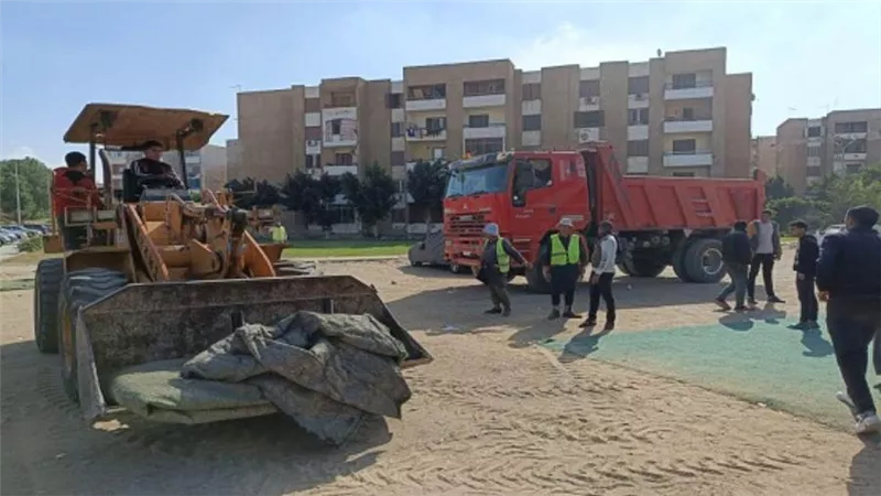 حملات على الإشغالات والباعة الجائلين بالشيخ زايد والعبور ودمياط والشروق (صور)
