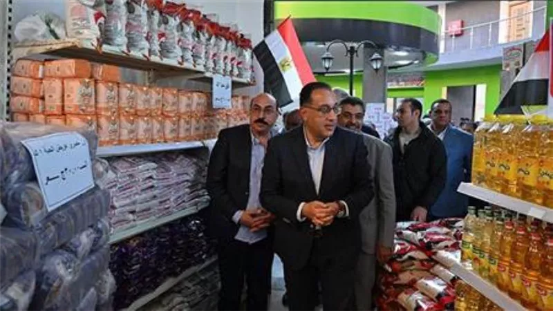 رئيس الوزراء يتفقد معرض 