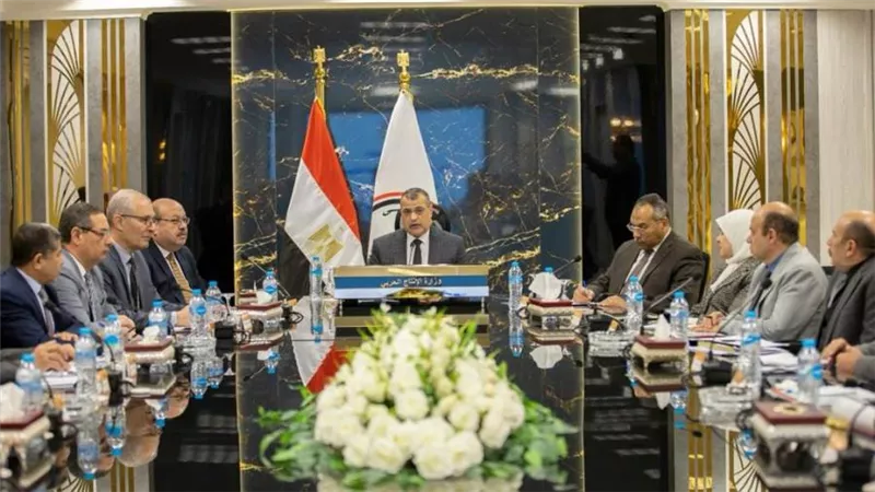 وزير الدولة للإنتاج الحربي يتابع موقف موازنة شركات ووحدات الإنتاج الحربي للعام المالي 2023/2024 (صور)