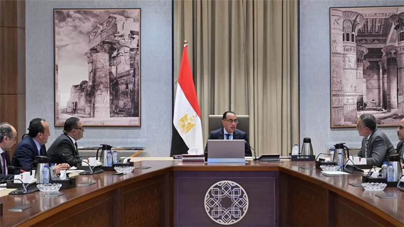 رئيس الوزراء يتابع عددا من ملفات عمل الهيئة العامة للاستثمار (صور)
