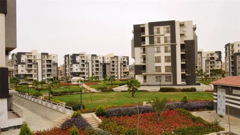 وزير الإسكان يتابع الموقف التنفيذي للمشروعات السكنية بالقاهرة الجديدة (صور)