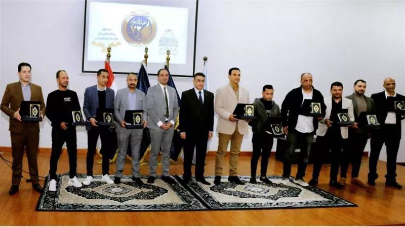 الداخلية تكرم المتعافين من تعاطى المخدرات بمراكز العزيمة التابعة لصندوق مكافحة وعلاج الإدمان (صور)