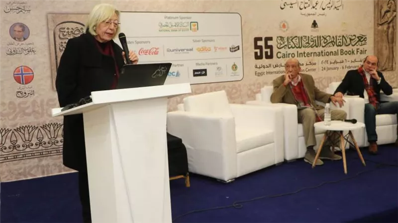 تشكيليون بمعرض الكتاب: التوثيق يحفظ التراث والهوية