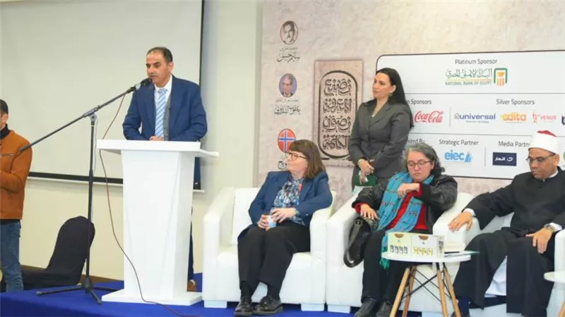 الصالون الثقافي بمعرض الكتاب يلقي الضوء على دور الترجمة في التواصل بين الحضارات