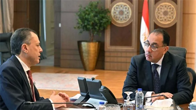 رئيس الوزراء يتابع مع وزير السياحة والآثار عددًا من ملفات عمل الوزارة