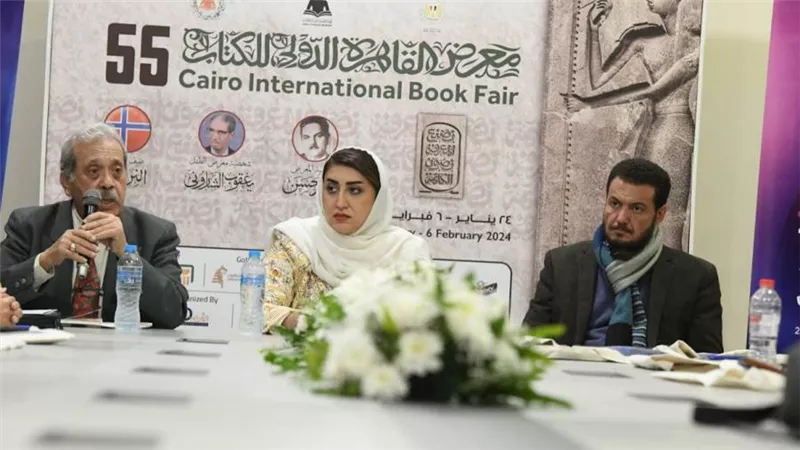 مريم الحمادي توقع روايتها 