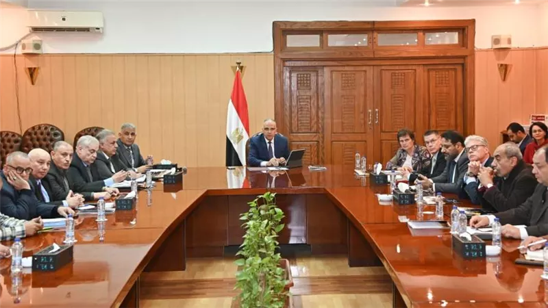 وزير الري يستعرض تقرير منتصف المدة عن أنشطة مشروع برنامج البحوث التطبيقية بين مصر وهولندا (صور)