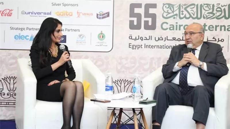 السفير المصري بالنرويج عمرو رمضان يروي ذكرياته الدبلوماسية في معرض الكتاب