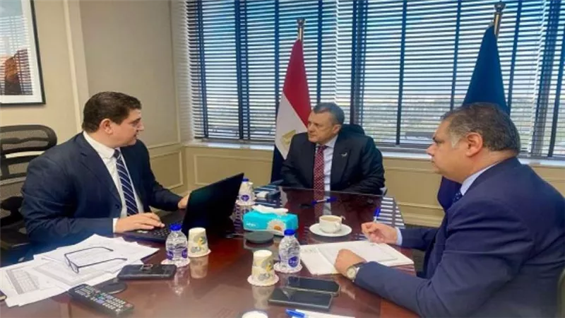 وزير السياحة يواصل اجتماعاته الدورية لمتابعة تطورات تحسين جانب العرض بالمقصد السياحي المصري