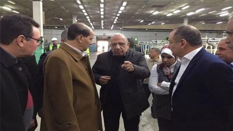 وزير قطاع الأعمال يتفقد شركة مصر للغزل والنسيج بالمحلة الكبرى (صور)