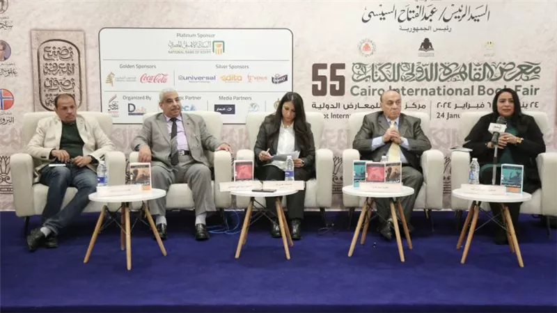 سمير فرج: فخور بزيارة الآلاف لمعرض الكتاب بيومه الأول 