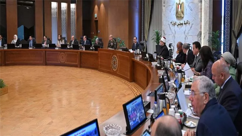 رئيس الوزراء يُقدم التهنئة لوزير الداخلية بمناسبة عيد الشرطة (صور)