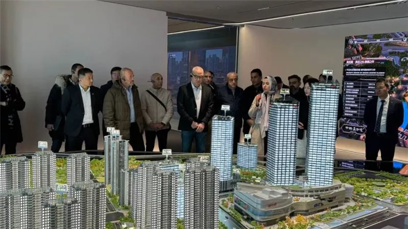 وزير الإسكان يتفقد منطقة الأعمال المركزية بشنغهاي الصينية