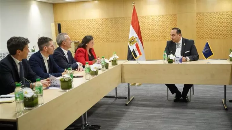 رئيس هيئة الرعاية الصحية يبحث التعاون مع رواد الأعمال في مجالات الرعاية الصحية من الجانبين الفرنسي والياباني