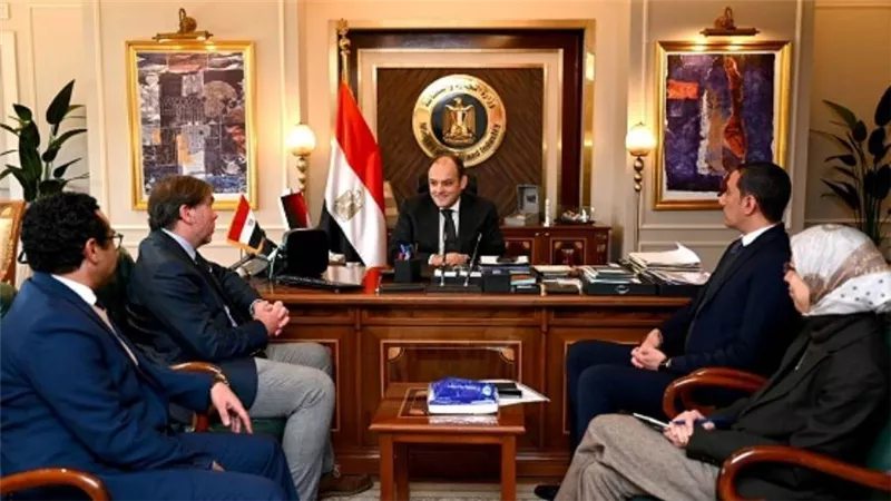 وزير التجارة يبحث مع 