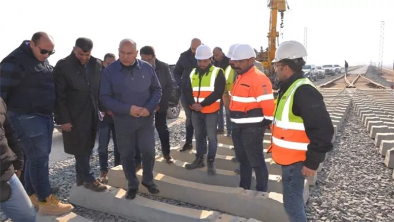 وزير النقل يتابع معدلات تنفيذ مشروع الخط الأول من شبكة القطار الكهربائي السريع (صور)