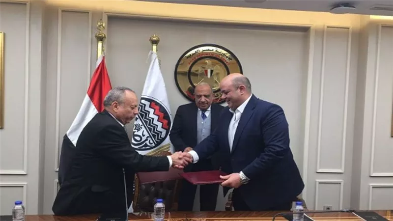 وزير قطاع الأعمال يشهد توقيع بروتوكول لإقامة مشروع تصنيع زراعي وإنتاج حيواني وألبان (صور)