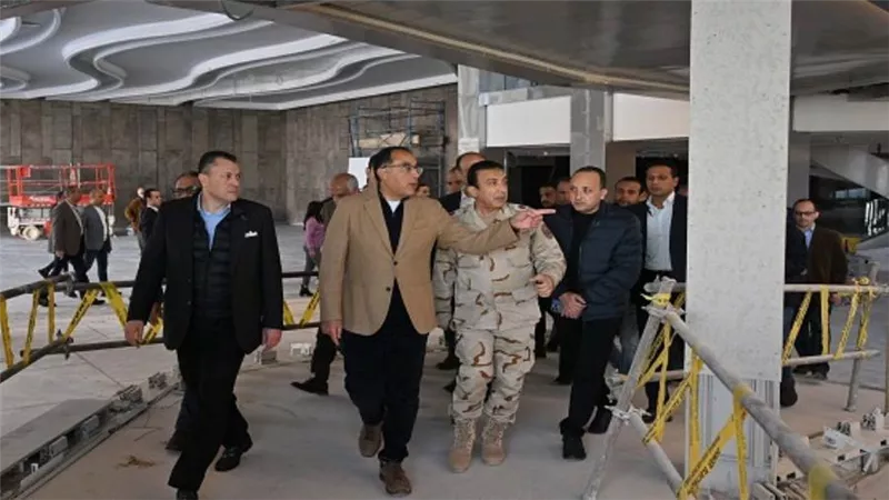 رئيس الوزراء يتفقد الأعمال النهائية لمشروع المتحف المصري الكبير وتطوير المنطقة المحيطة به (صور)
