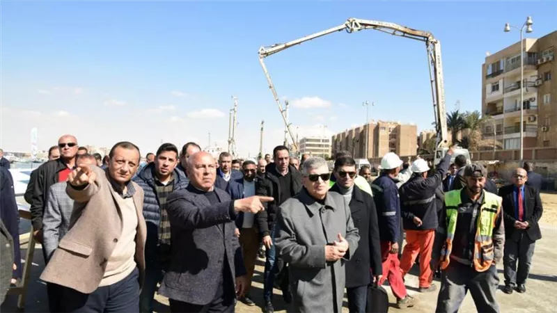 وزير النقل ورئيس هيئة القناة يتفقدان ترسانة السويس لبحث توطين صناعة السفن..صور