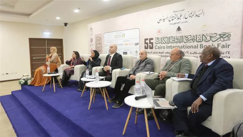 كُتّاب ومؤرخون يناقشون 