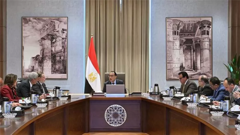 رئيس الوزراء يتابع موقف تدبير احتياجات القطاع الصحي