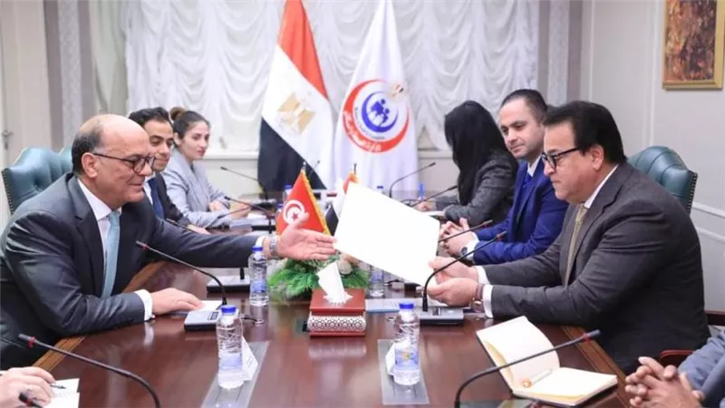 وزير الصحة يستقبل السفير التونسي لبحث سبل التعاون بين البلدين