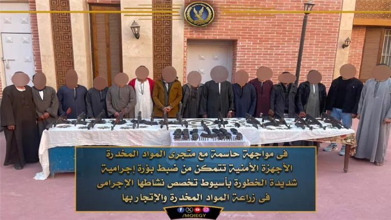 معركة شرسة بين الشرطة و16 عنصرا إجراميا داخل مزرعة أفيون بأسيوط |شاهد