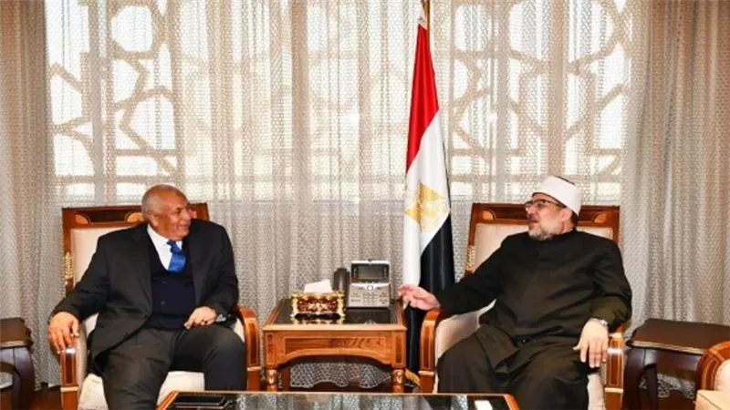 وزير الأوقاف ومحافظ الوادي الجديد يناقشان خطة الدعوة وشئون القرآن بالمحافظة خلال رمضان