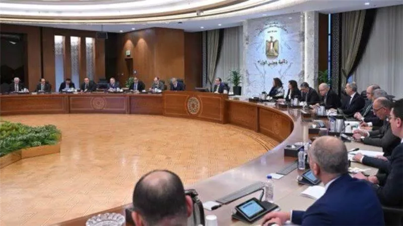 مع اقتراب شهر رمضان.. مدبولي يتابع جهود توافر السلع والمنتجات بالأسواق