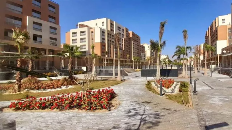 وزير الإسكان يُتابع موقف مشروعات الخدمات والمرافق بالحي السكني الثالث R3 في العاصمة الإدارية