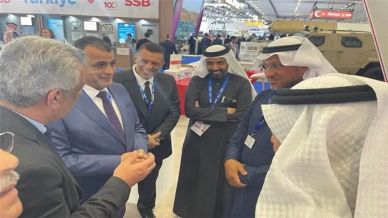 وزير الإنتاج الحربي يناقش التعاون المشترك مع ممثلي عدد من الشركات المشاركة بمعرض الدفاع العالمي (صور) 