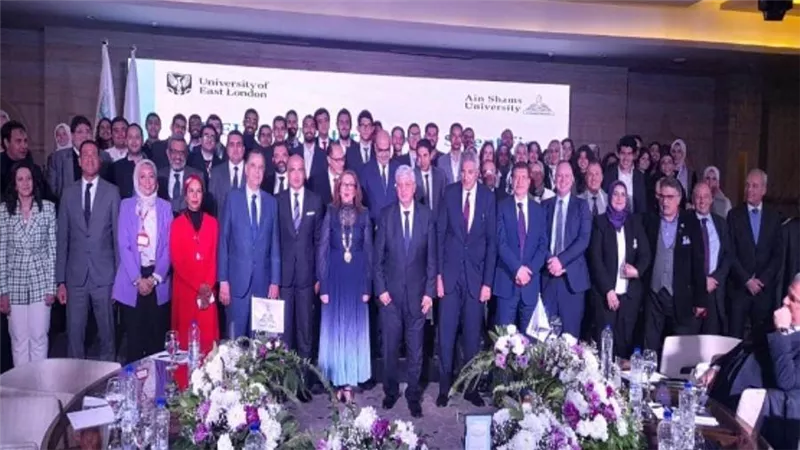 وزير التعليم العالي ورئيس جامعة عين شمس يشهدان حفل تخرج الطلاب الحاصلين على الشهادة المزدوجة (صور)