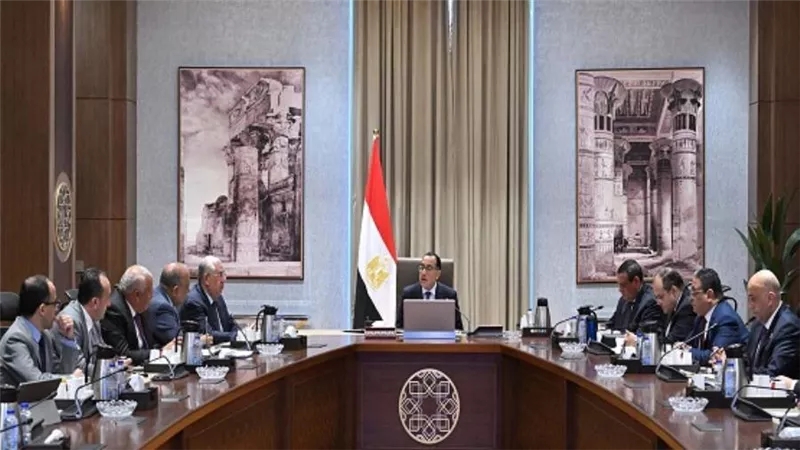 رئيس الوزراء يتابع جهود توطين صناعة الحرير بمصر (صور)