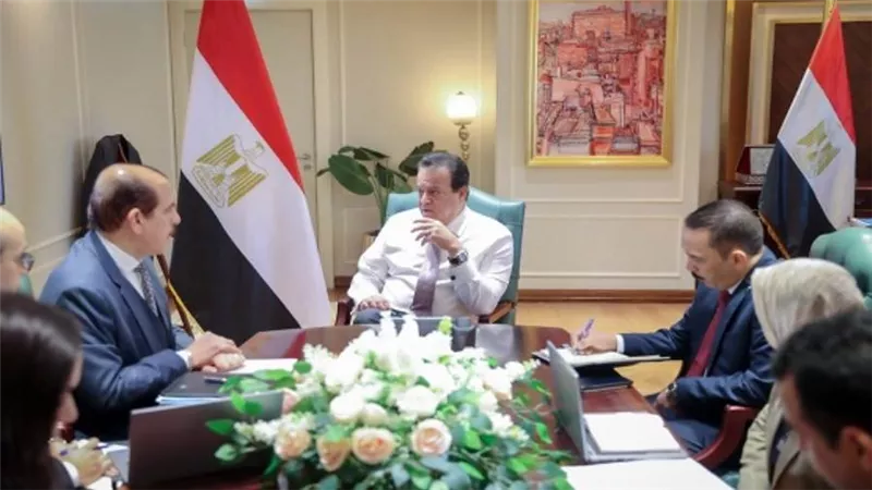 وزير الصحة يوجه بتكثيف الإجراءات الوقائية للاكتشاف المبكر ومنع دخول أي أمراض معدية من الخارج