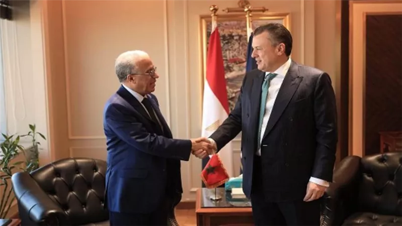 وزير السياحة والآثار يبحث مع سفير المملكة المغربية بالقاهرة سبل التعاون بين البلدين 
