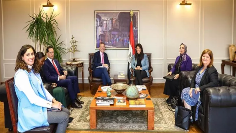  وزيرة التعاون الدولي تلتقي القائم بأعمال مساعد رئيس الوكالة الأمريكية للتنمية الدولية بواشنطن (صور)