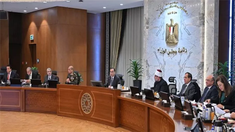 رئيس الوزراء: البدء على الفور في اتخاذ الإجراءات التنفيذية لقرارات الرئيس بشأن الحزمة الاجتماعية العاجلة (صور)