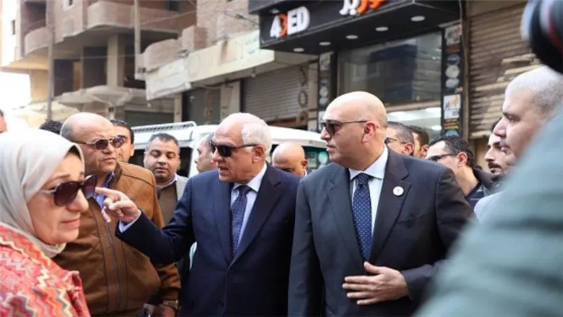 محافظ الجيزة والرئيس التنفيذي لجهاز تنمية المشروعات يتفقدان مشروعات تطوير المناطق غير المخططة (صور)
