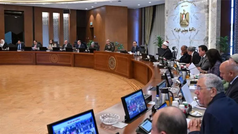 الحكومة : تخصيص قطع أراضٍ لـ 32 شركة بنظام البيع بالدولار