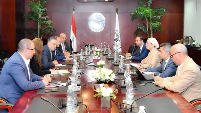 وزيرة البيئة تلتقي الرئيس التنفيذي للهيئة العامة للاستثمار لبحث طرح عدد من الفرص الاستثمارية
