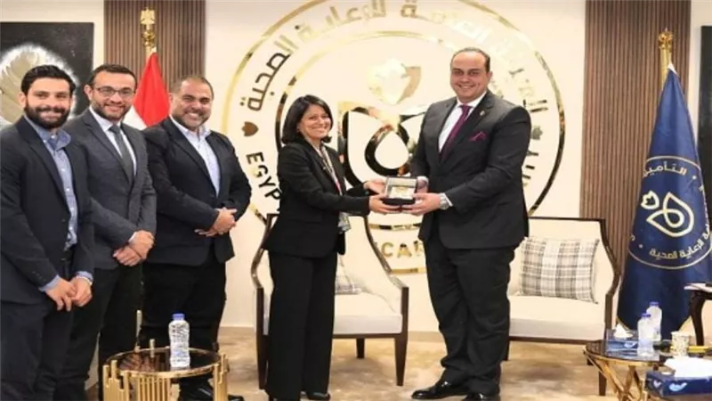 رئيس هيئة الرعاية الصحية يلتقي المدير الإقليمي لشركة جانسن العالمية لبحث سبل التعاون المستقبلي (صور)